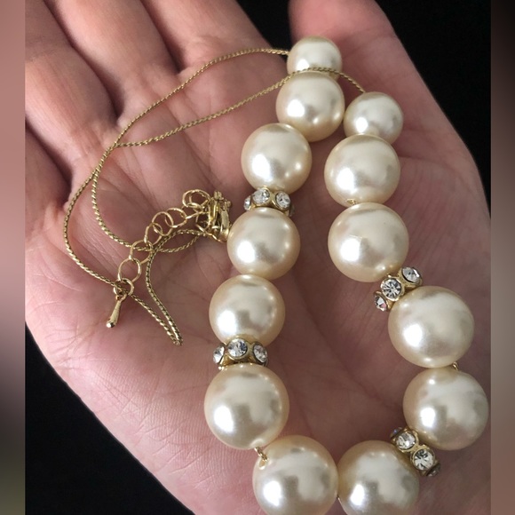 Faux Pearl fashion necklace gold tone chain . Jewellery - Picture 2 of 11